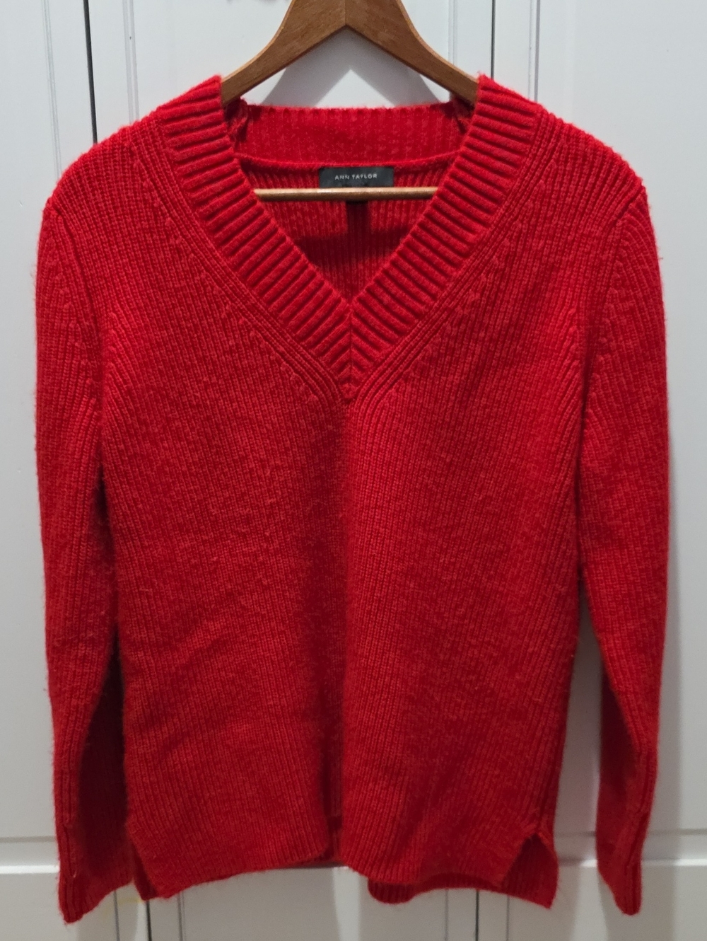 Ann Taylor Red V-Neck Ribbed Knit Sweater